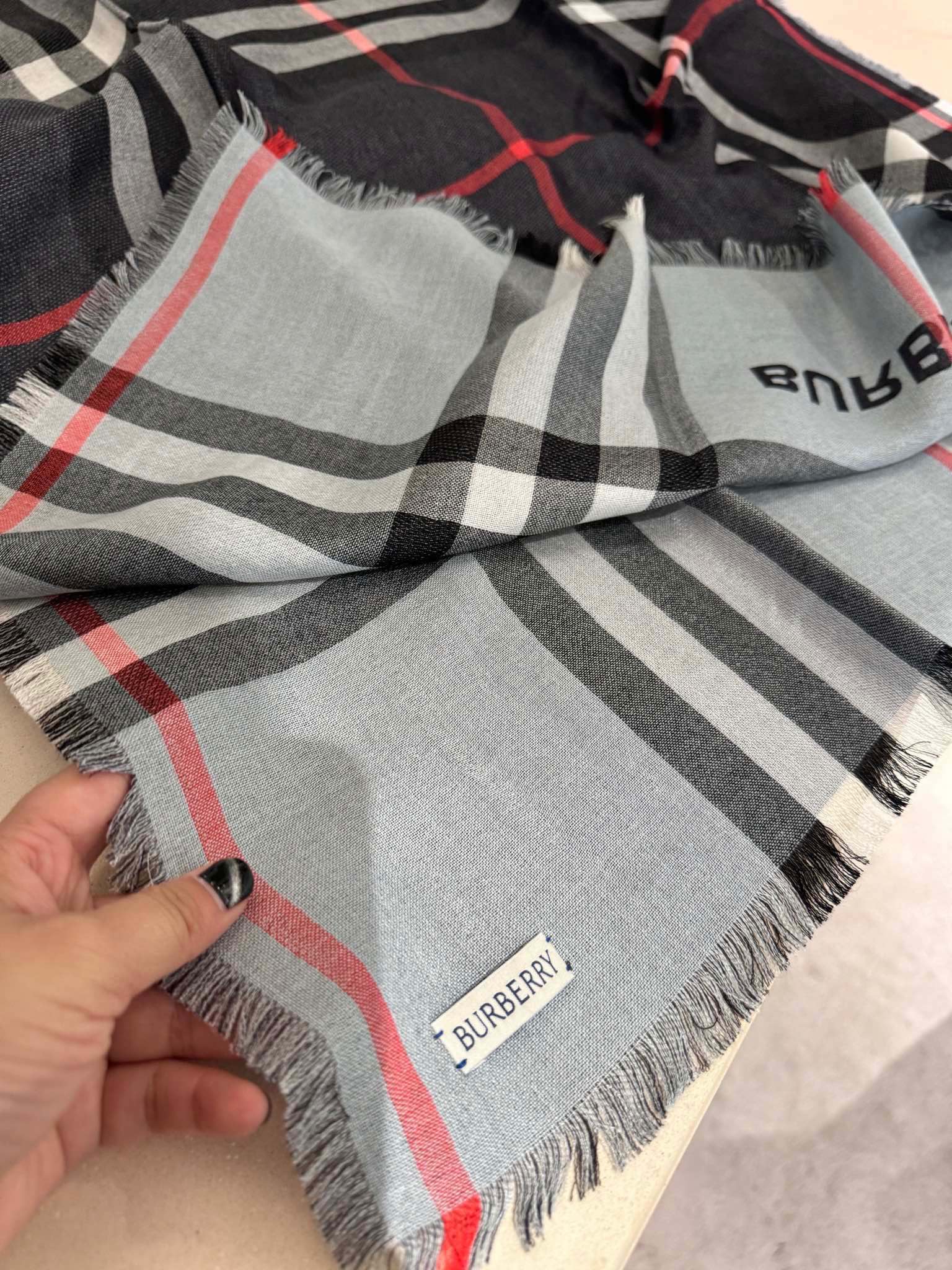 Шелково-кашемировый шарф Burberry 2024 в клетку - 220-70 - черный