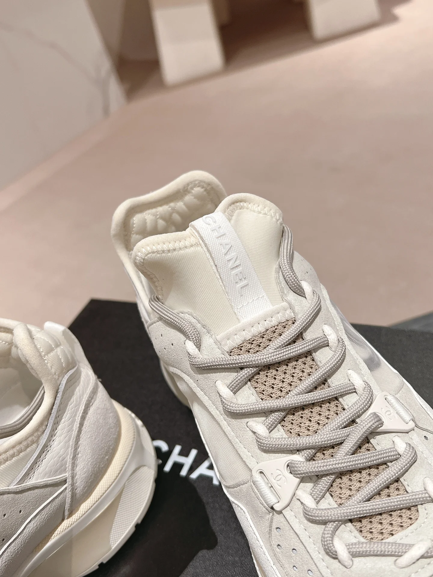 Повседневные туфли Chanel 2024 - белые