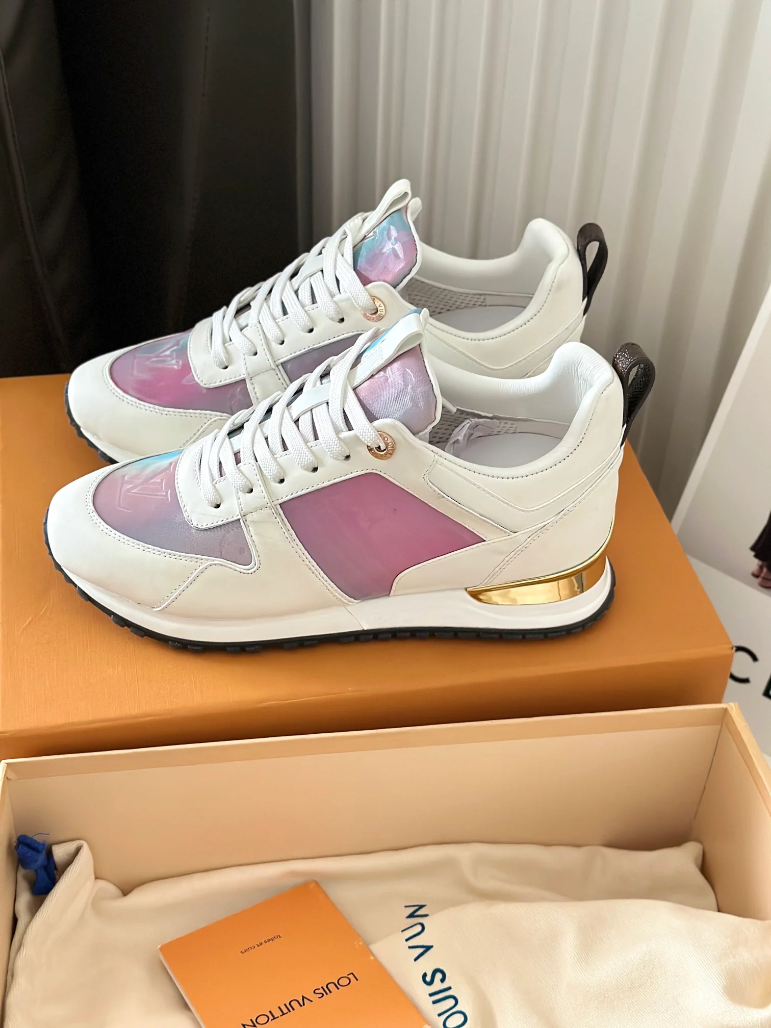 Кроссовки LV Runaway - Переливающаяся кожа - Фиолетовые