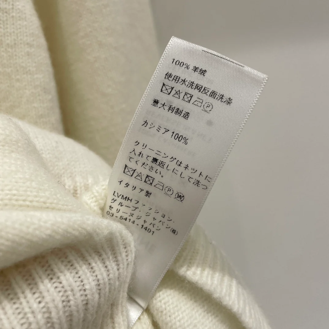 Celine 2403 - Прочный вязаный свитер с круглым вырезом, украшенный стразами, - кремовый.