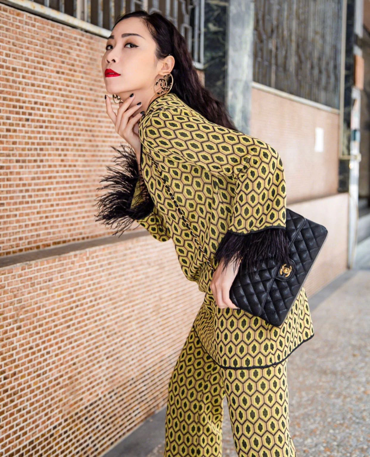 Классическая сумка Chanel с клапаном - 25 см