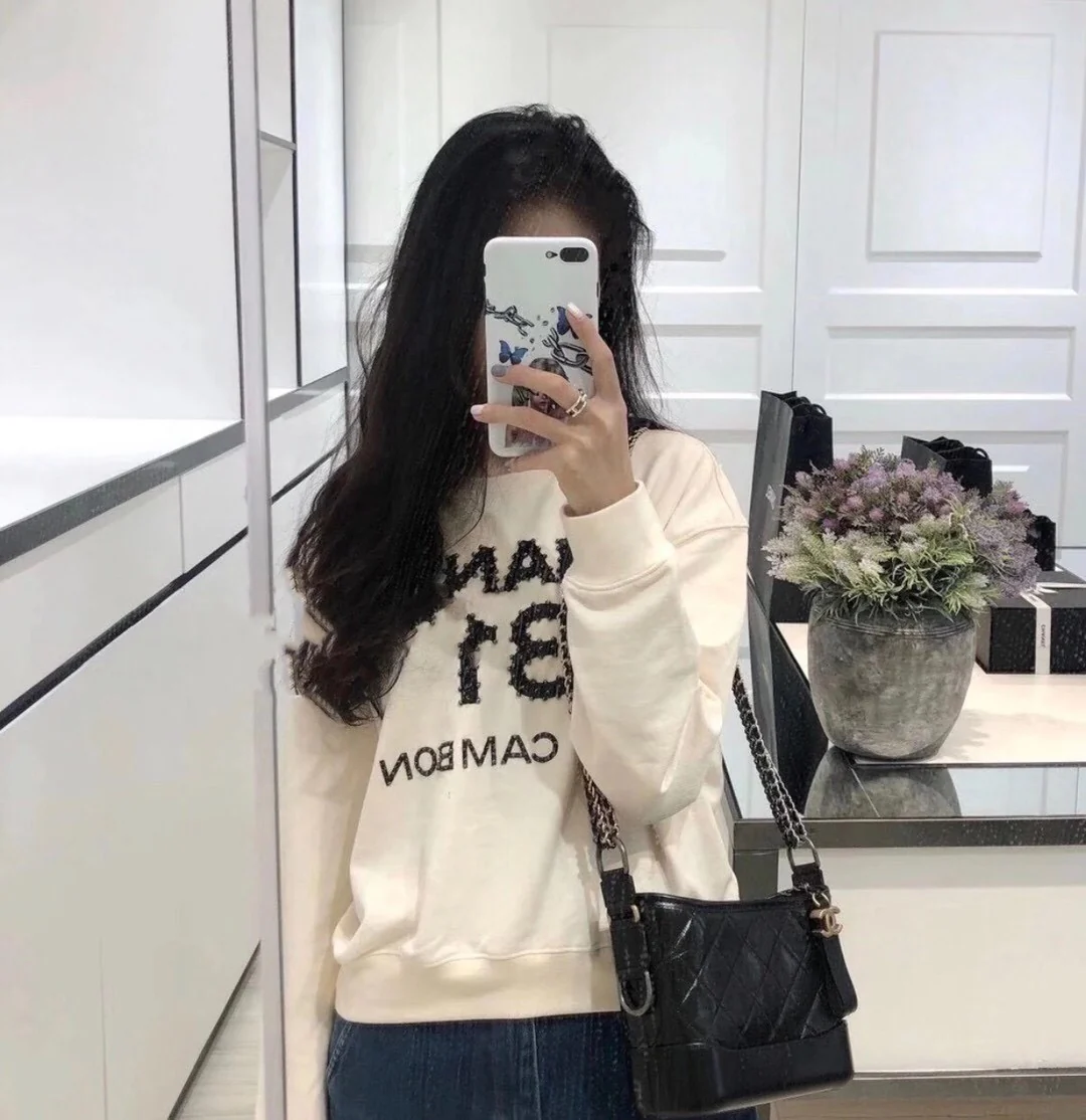 Маленькая сумка-хобо Chanel — изображение из интернета (для справки)