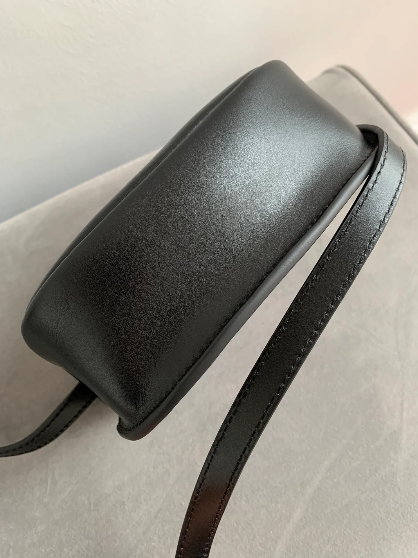 Летняя коллекция YSL 2020 - Сумка-седло Kaia - Черная - 18 см