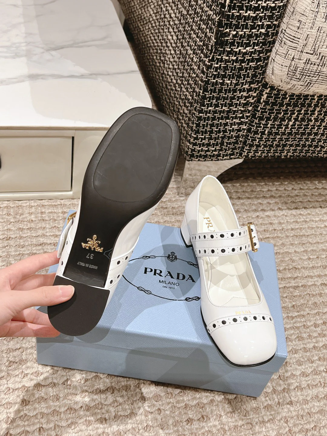 Туфли Мэри Джейн Prada 2024 — белые