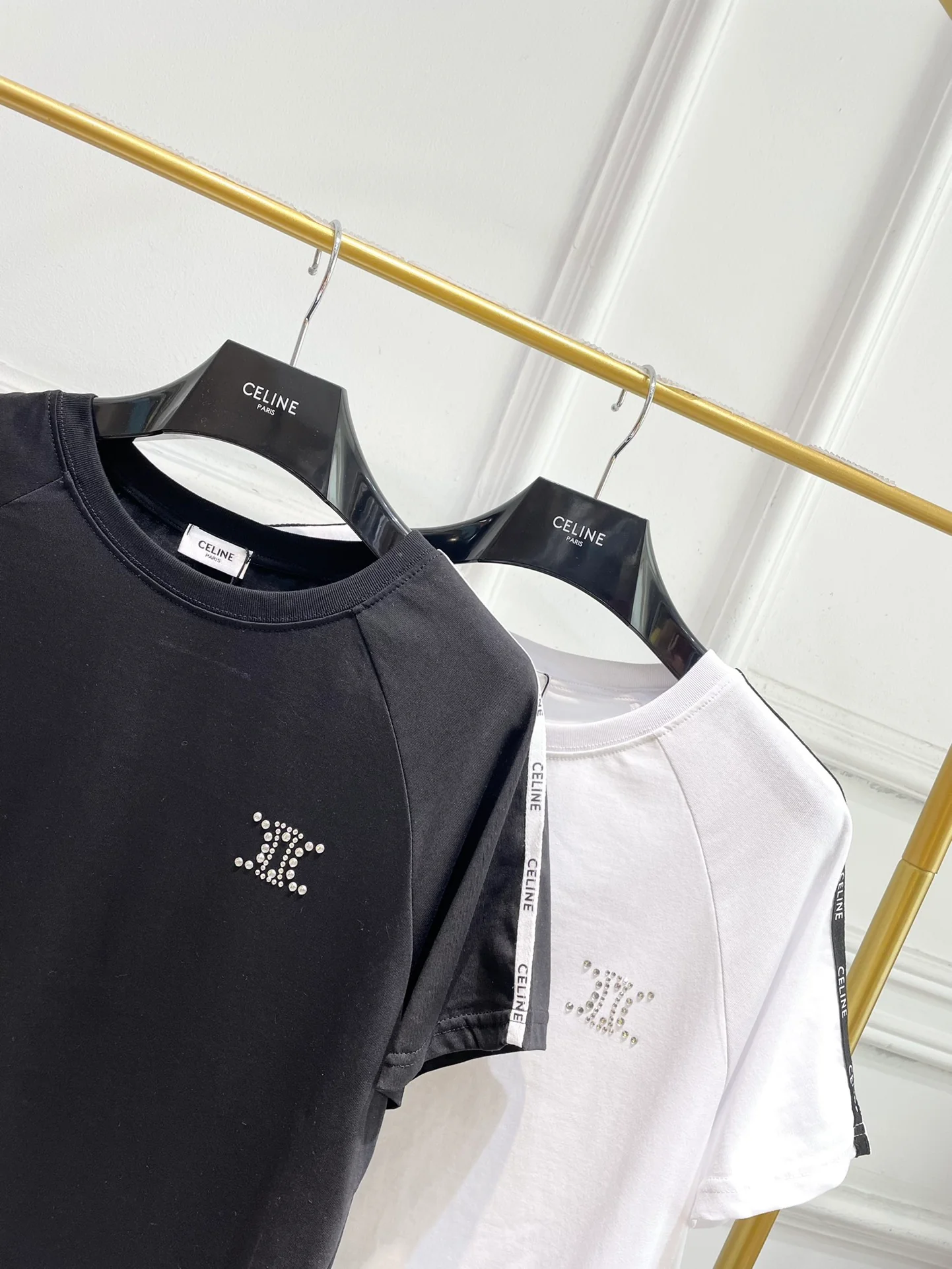 Футболка Celine 2404 с коротким рукавом и узором ?Триумфальная арка?, украшенная стразами, свободного кроя, черная.