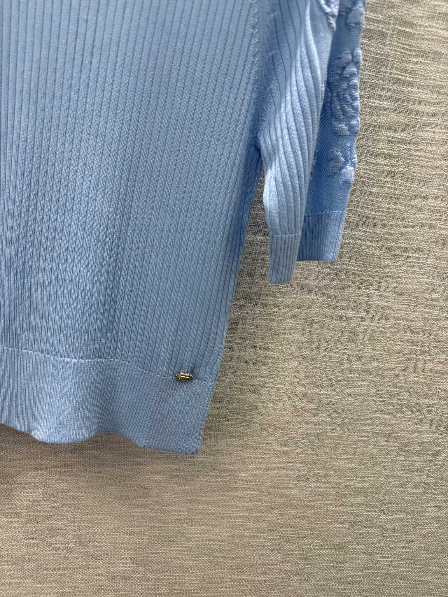 Chanel 2404 Четырехлистный клевер с камелией, вязаный, с коротким рукавом, синий