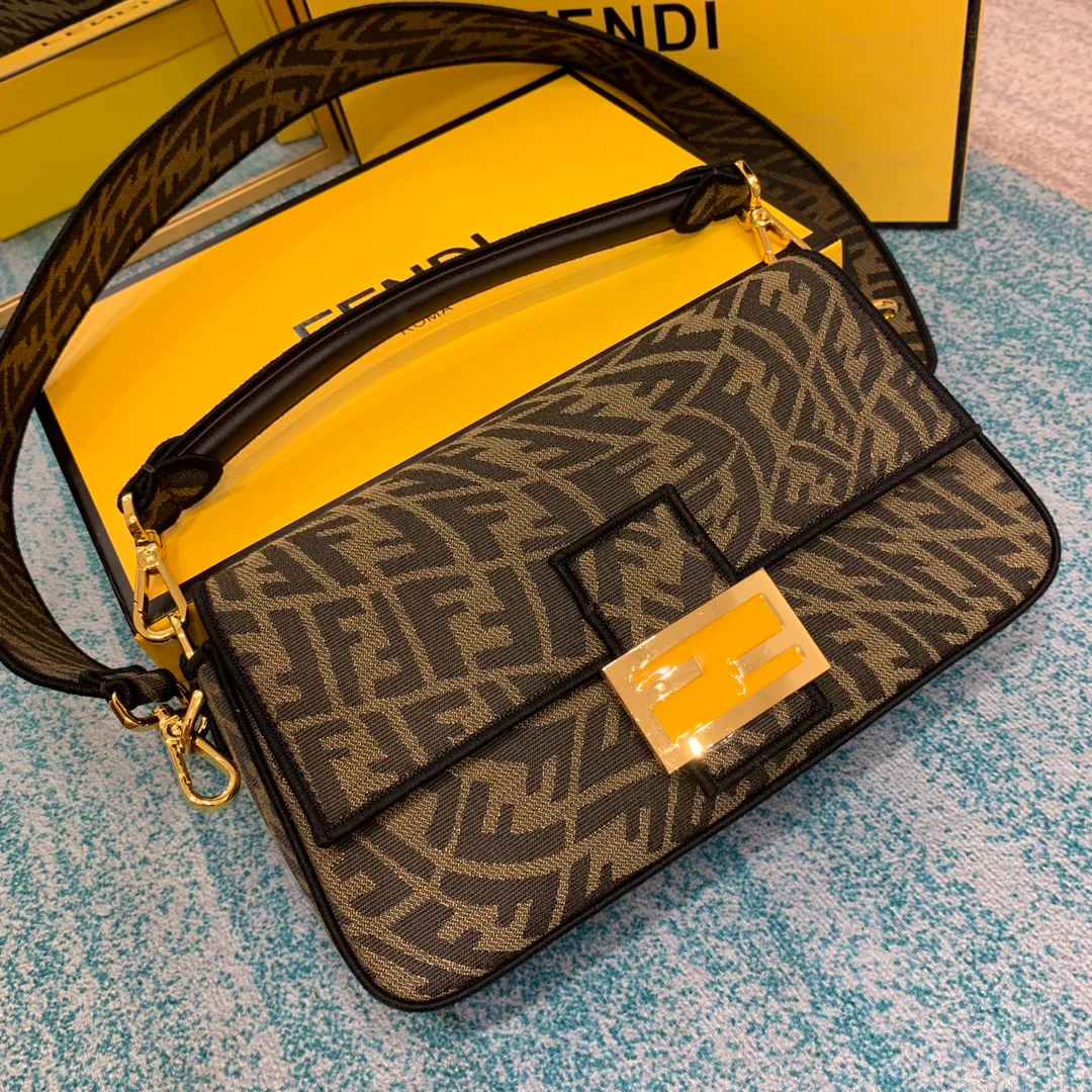 Сумка Fendi Baguette Medium Monogram - 3