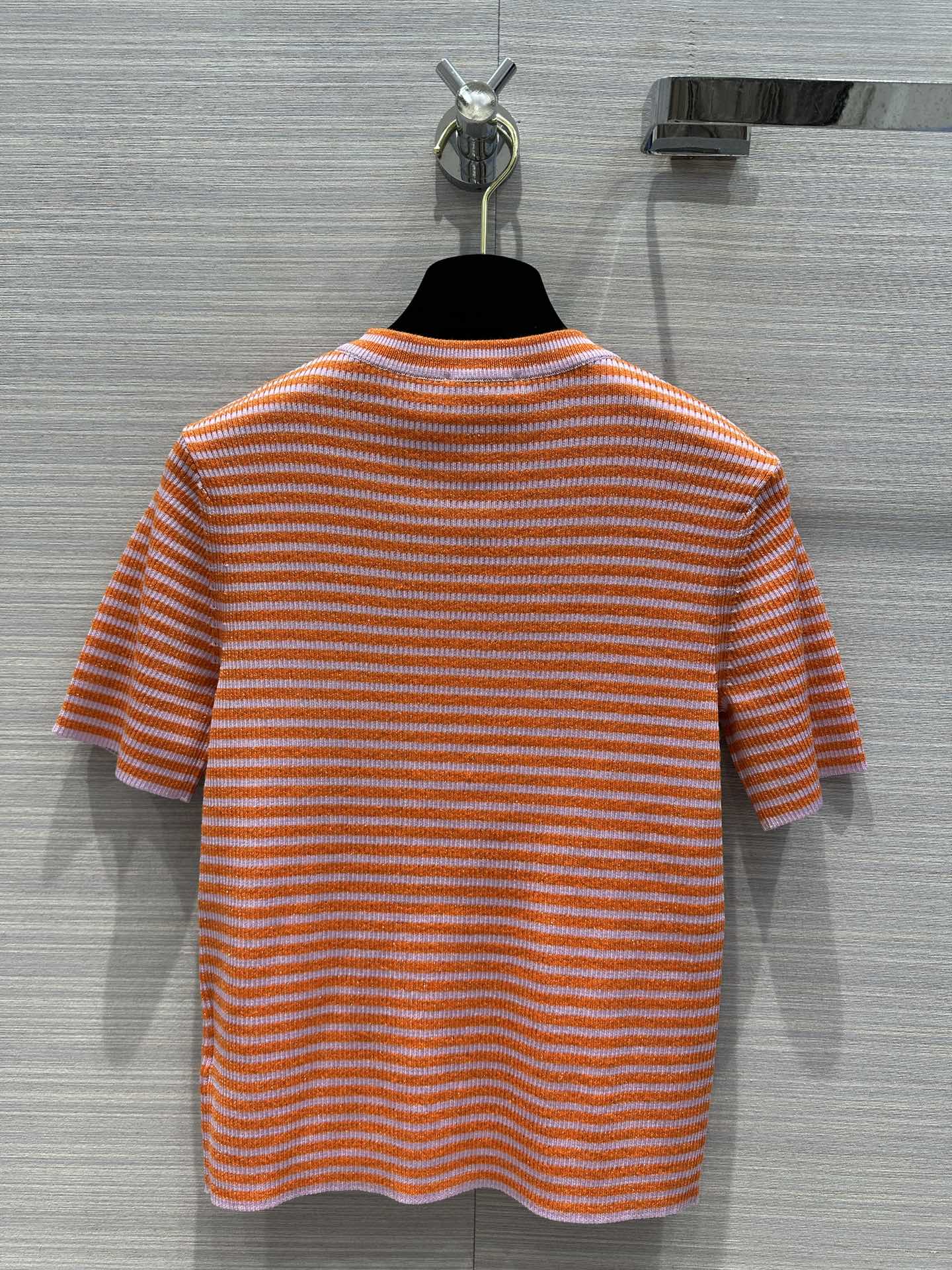 Chanel 2403 - Вязаный топ в лососевую полоску с золотой нитью