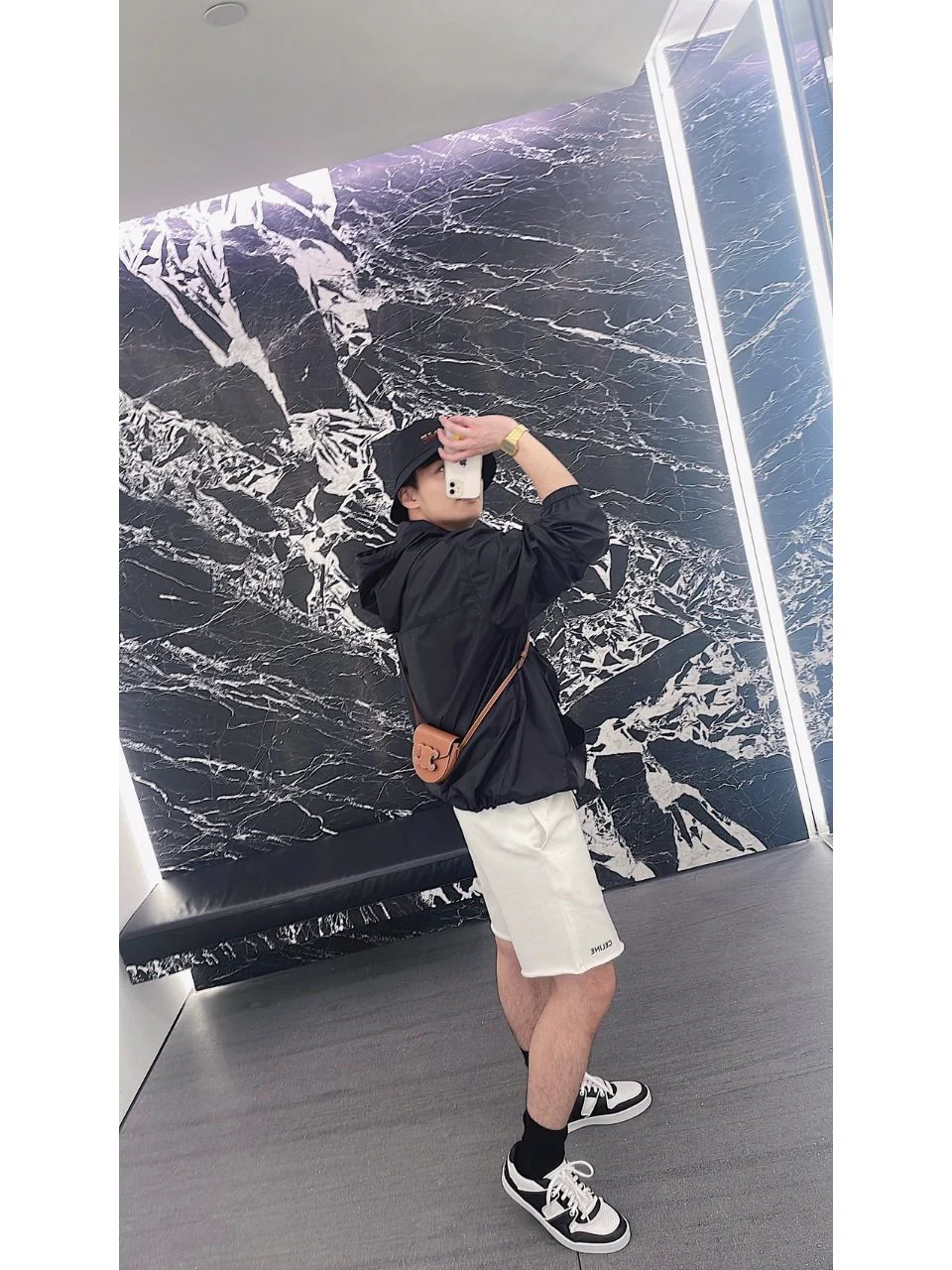 Новинка 2022 года от Celine - Белые кроссовки/Повседневная обувь - Унисекс - Черные - Фотографии людей в них