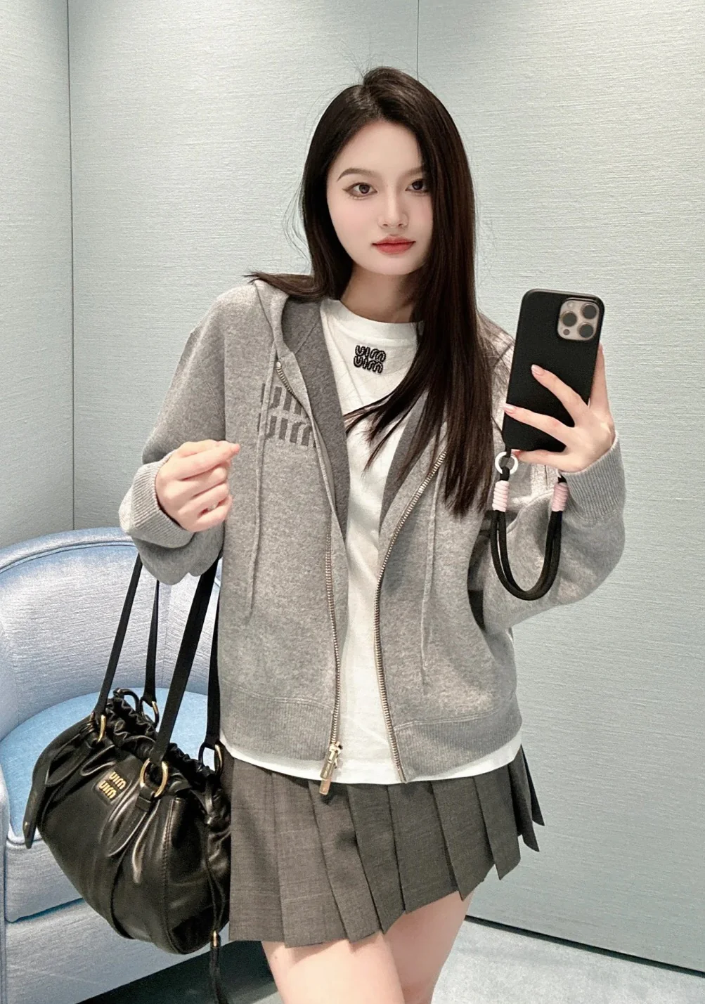 Сумка Miu Miu Joie из кожи наппа — маленькая — черная — Носите и делитесь