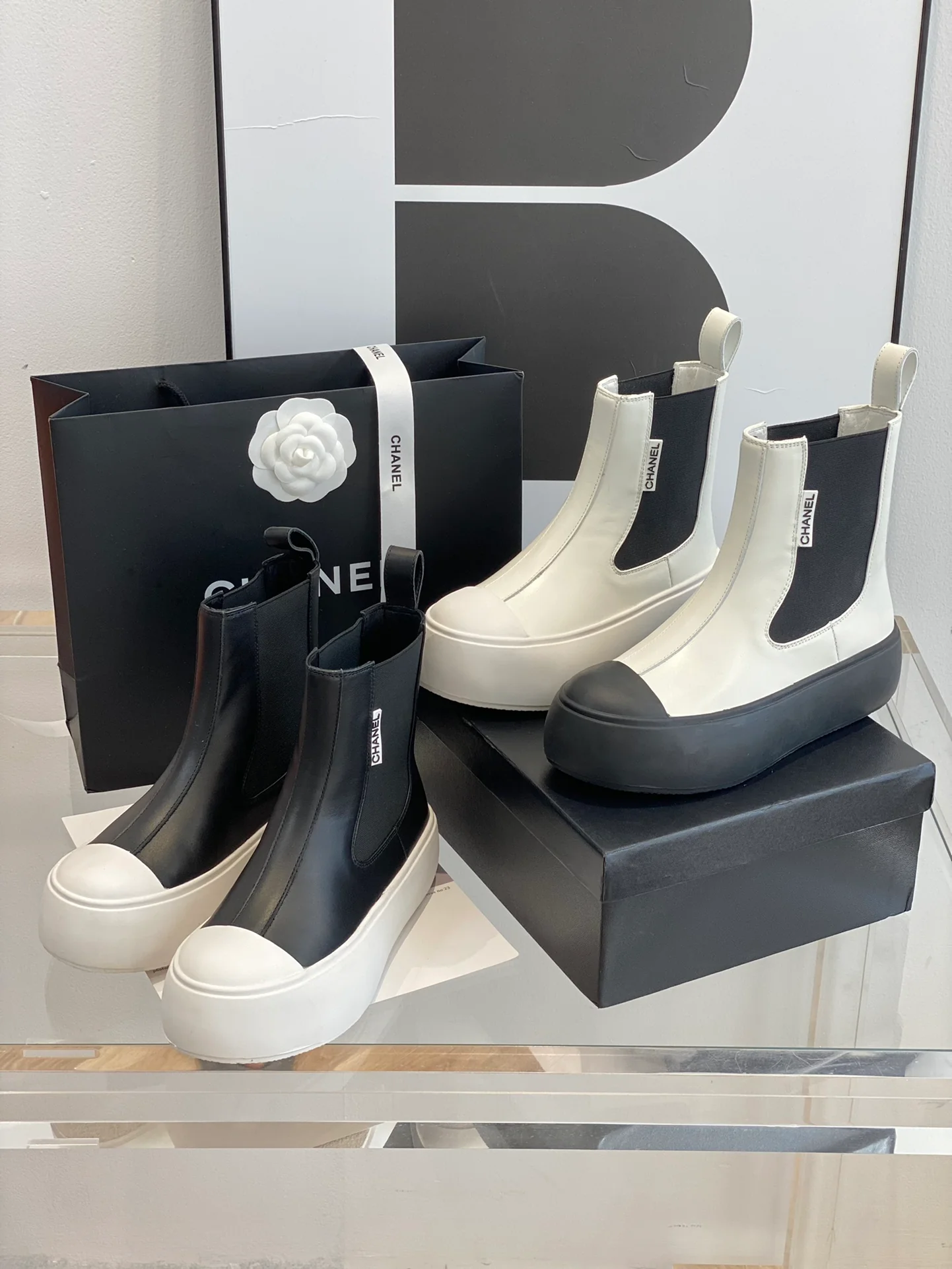 Повседневные высокие туфли на платформе от Chanel