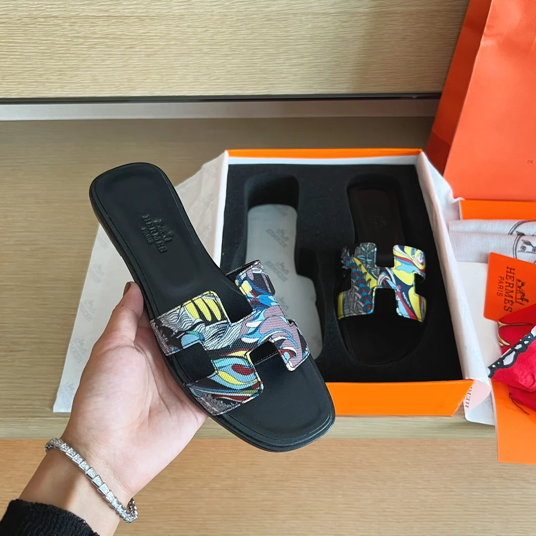 Сандалии Hermes-h на плоской подошве