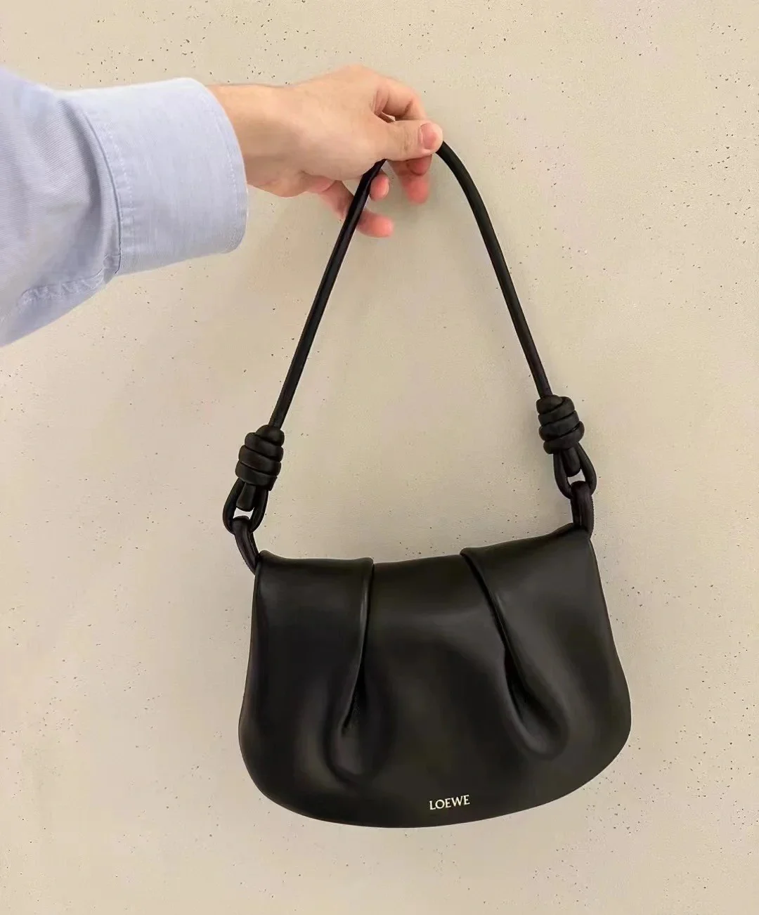 Сумка через плечо Loewe Paseo - черная