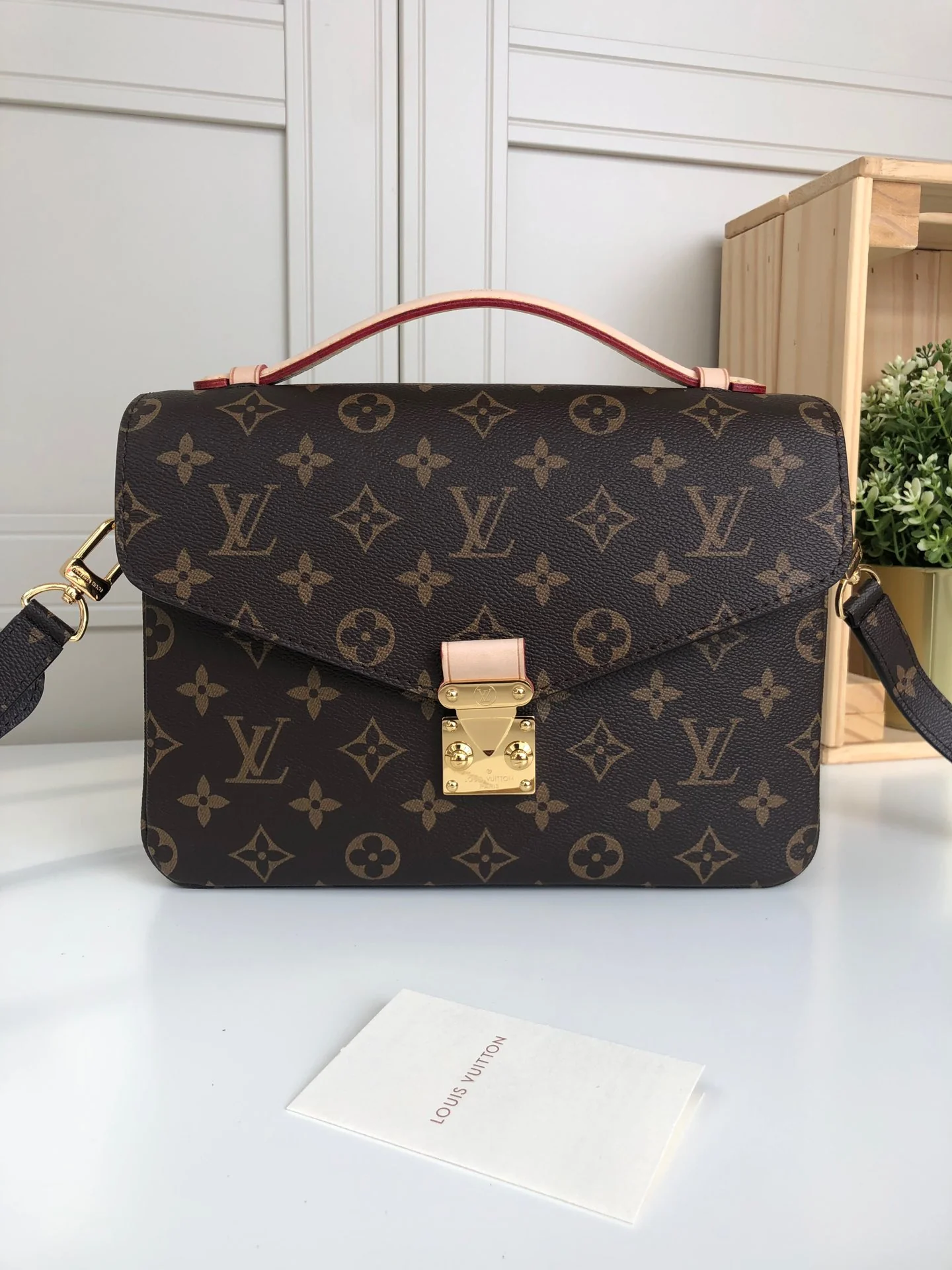 m40780-LV-pochette-metis сумка-мессенджер