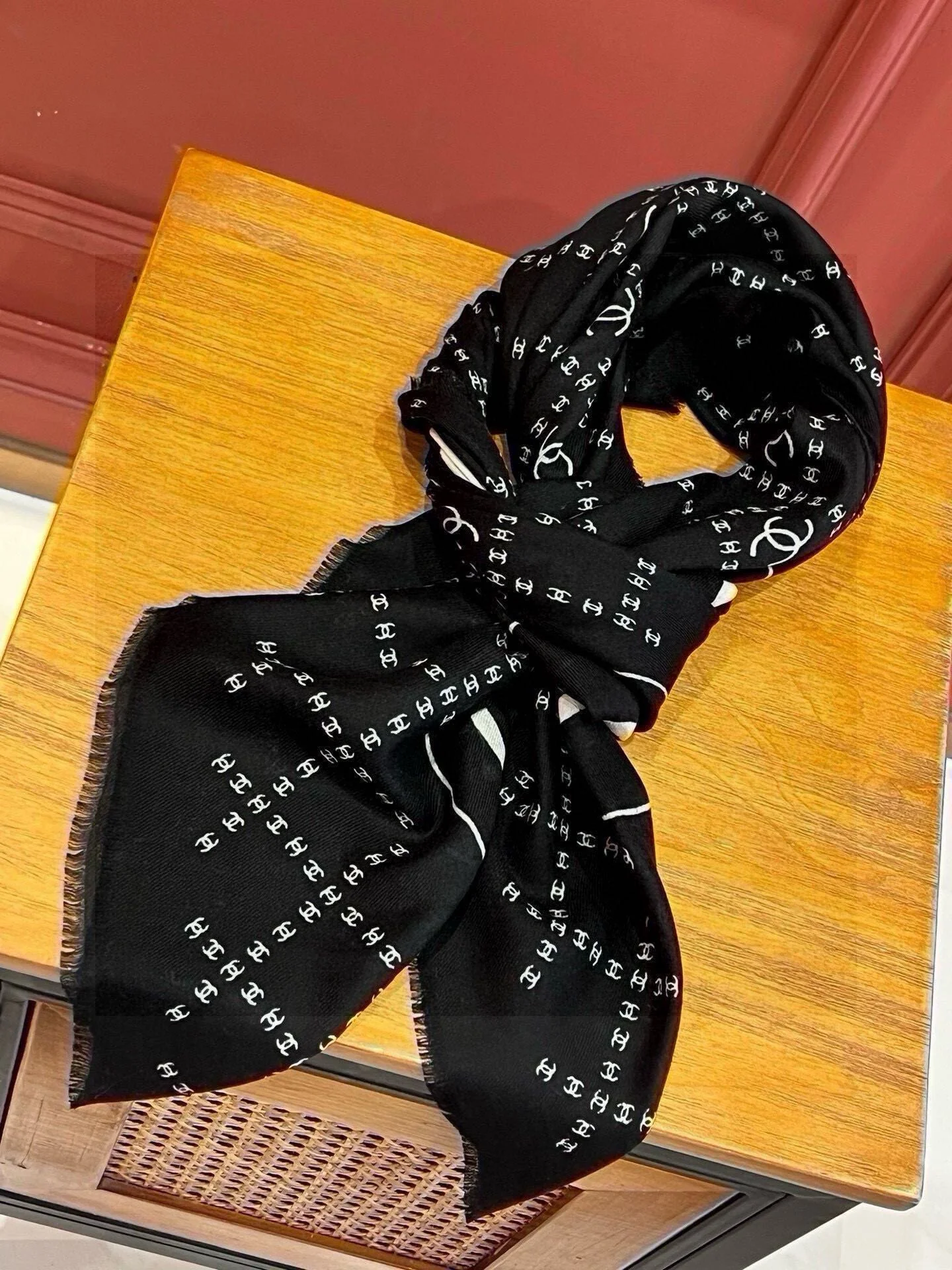 Шарф Chanel 2024 Double C из сетчатой ??ткани - 140-140 - Черный