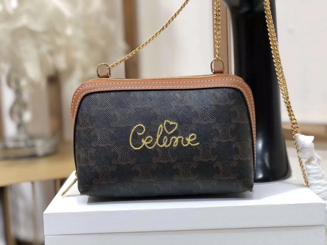 Косметичка Celine Triomphe с ручной росписью в форме сердца, из искусственной кожи и овечьей кожи, на цепочке - 1 шт.