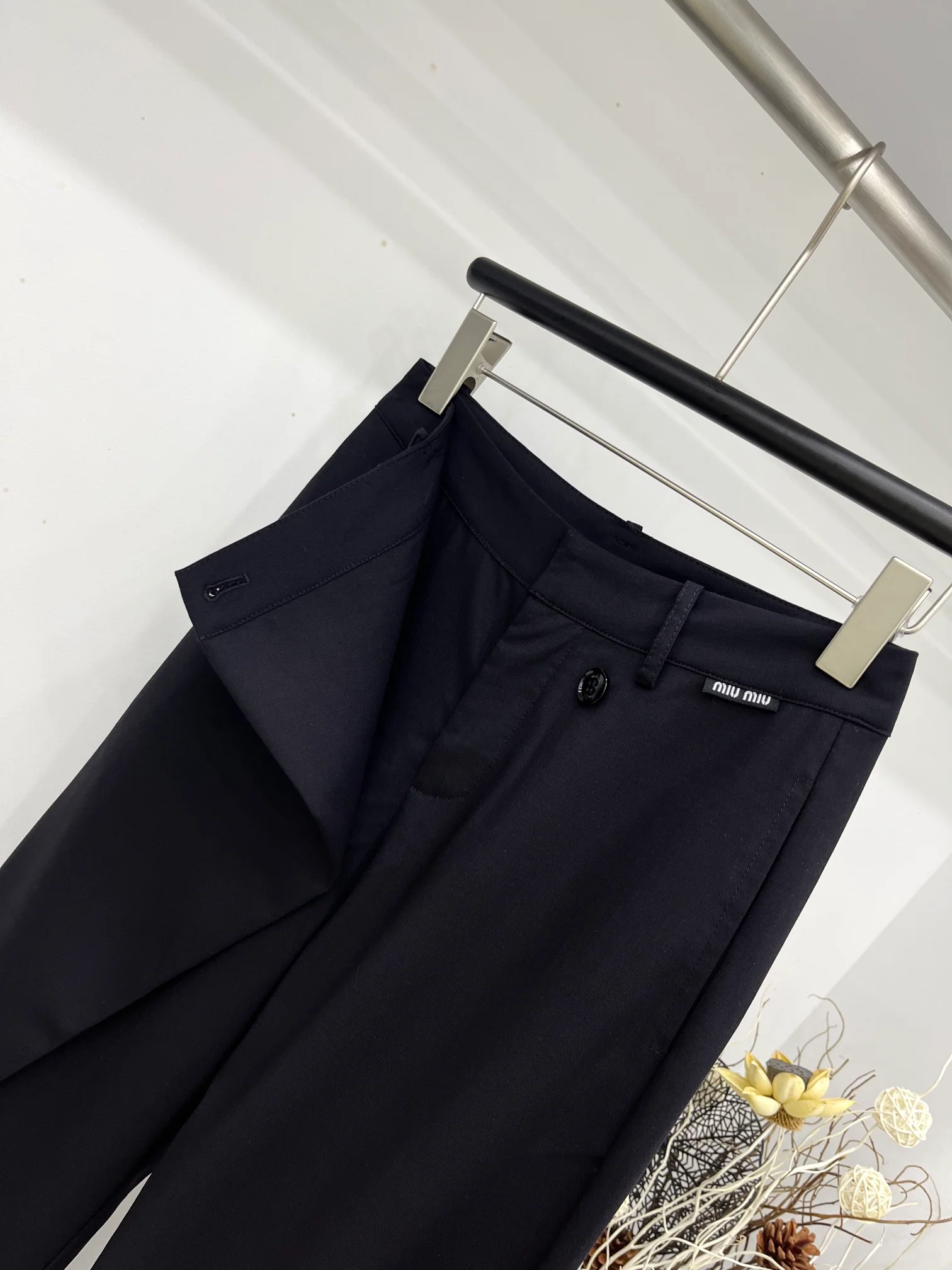 Miu Miu - 2404 - Брюки-платье с диагональной застежкой, модель 24 - Черный