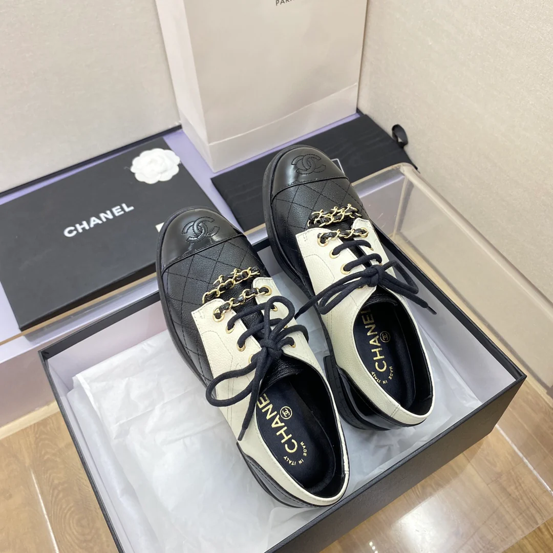 Chanel - Лоферы на платформе с цепочкой и шнуровкой