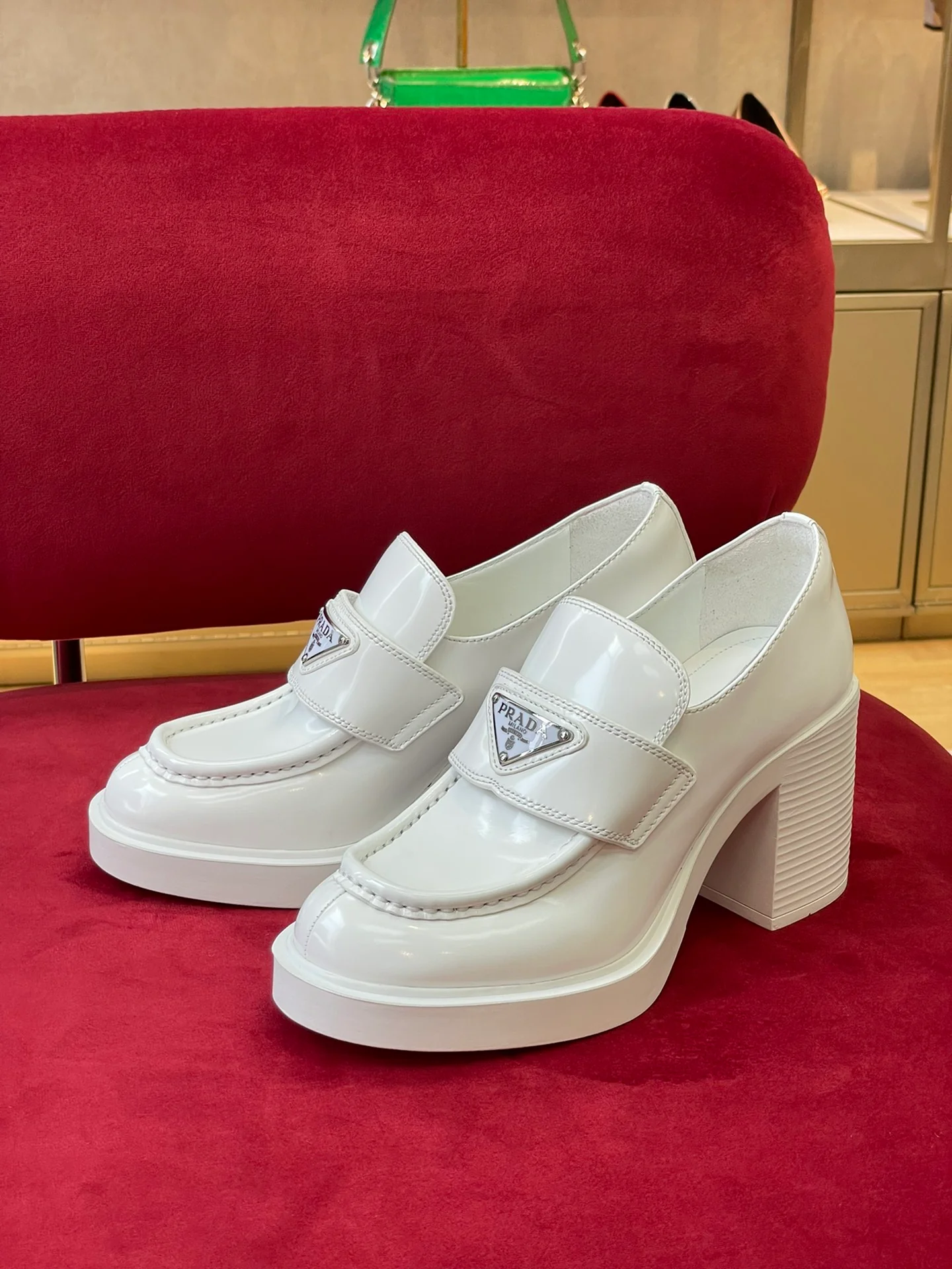 Лоферы Prada 2024, 7-5 см, белые.