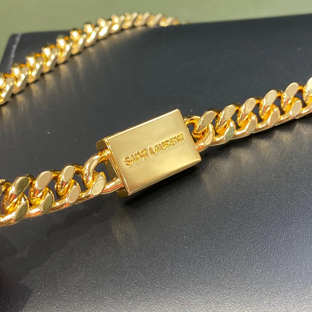 Черная сумка YSL Kate на цепочке с золотой пряжкой