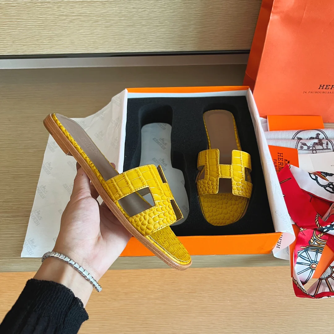 Сандалии Hermes-h на плоской подошве с крокодиловым рисунком - 2