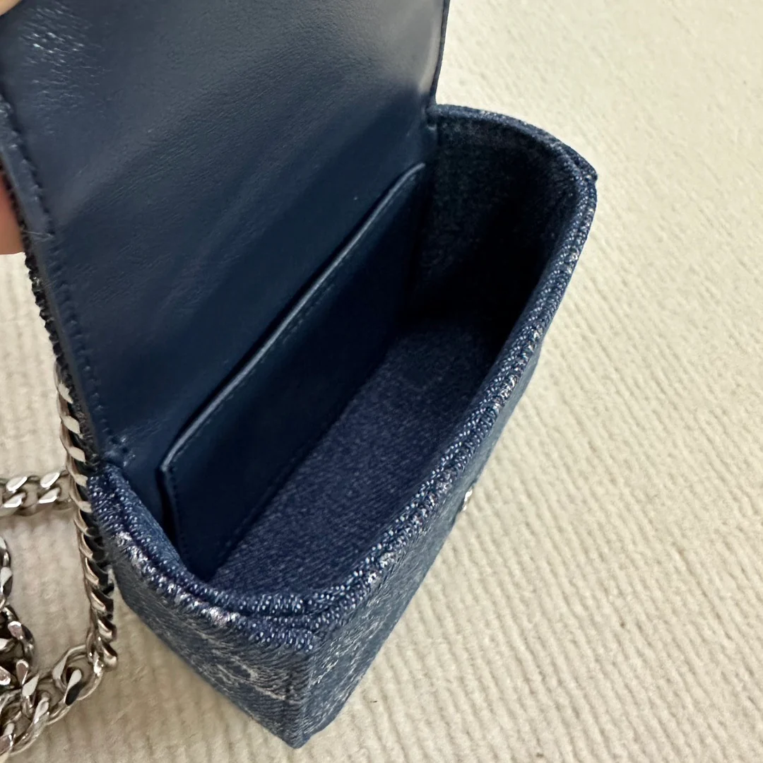 Мини-сумочка Celine Claude из денима на цепочке