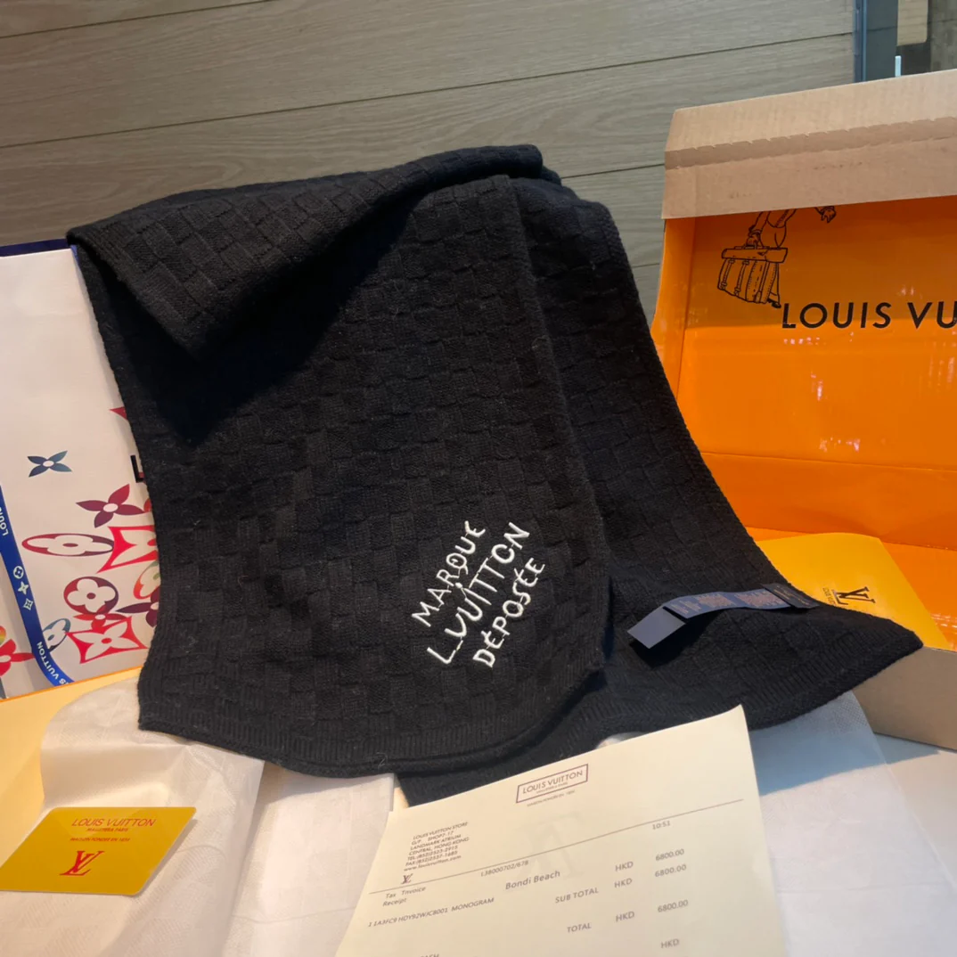 Классический однотонный шарф LV 2024 - черный