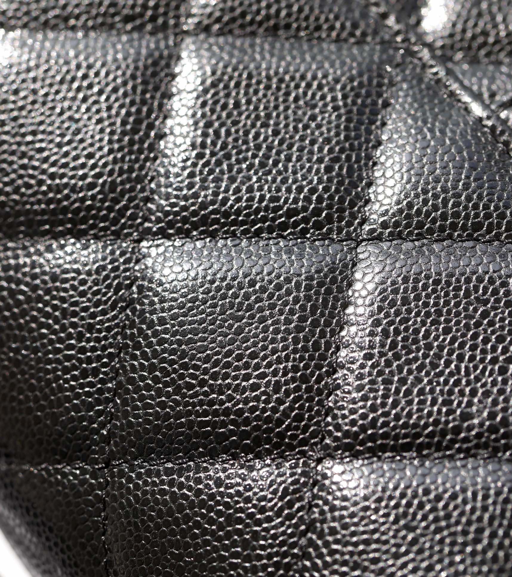 Сумка Chanel Medium Handle Flap Bag - черная