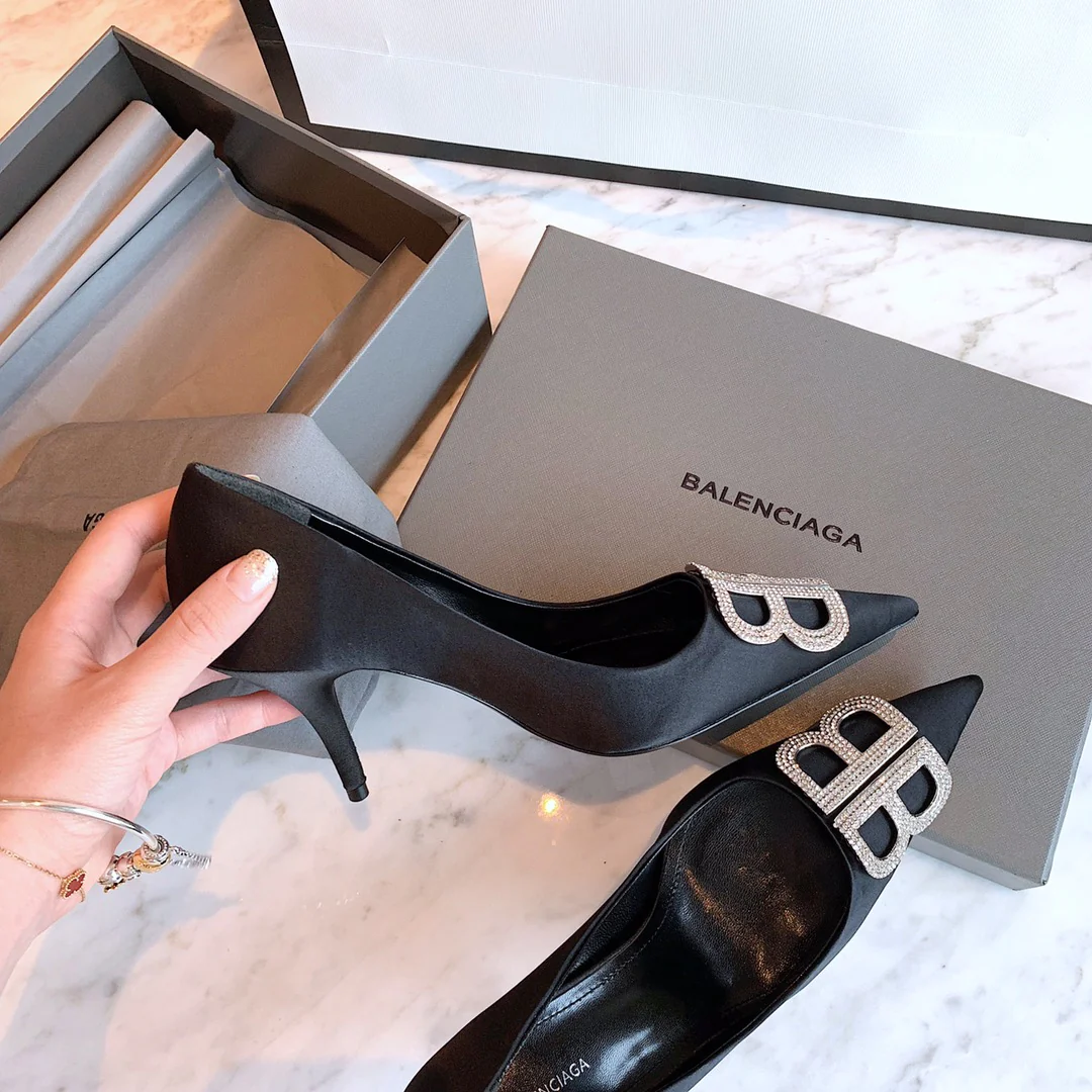 Balenciaga - Туфли на каблуке с острым носком