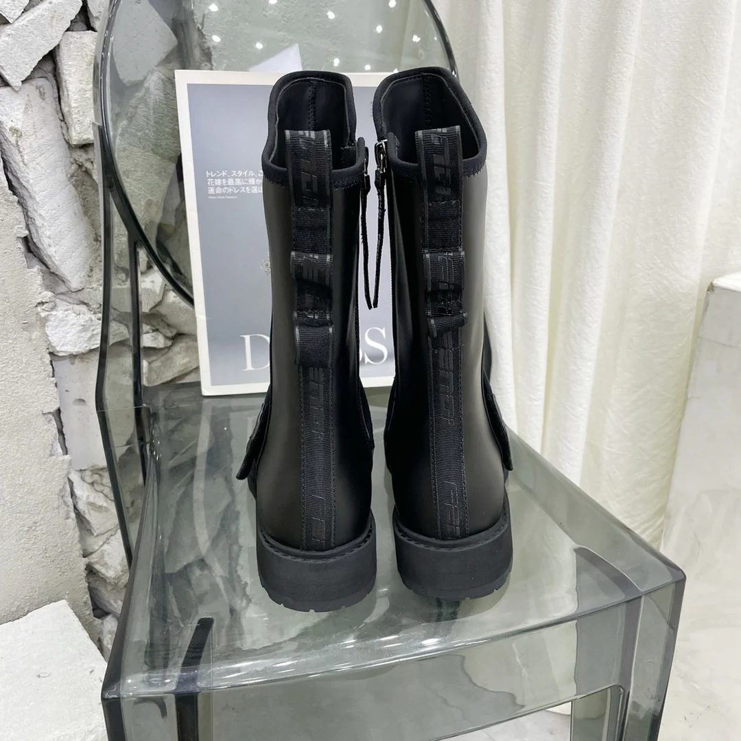 Стильные высокие сапоги Fendi