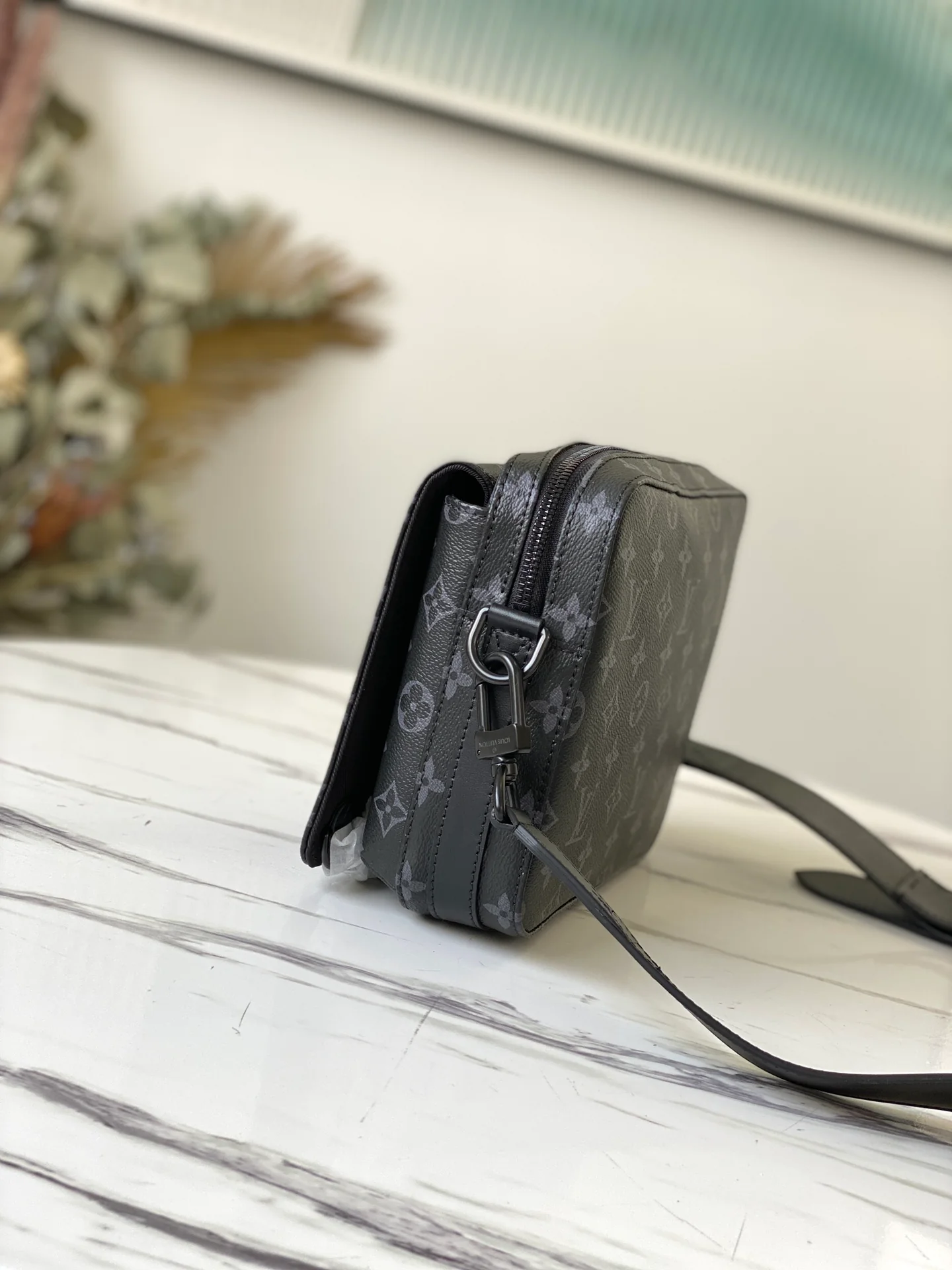 lv-m45585-steamer-messenger bag