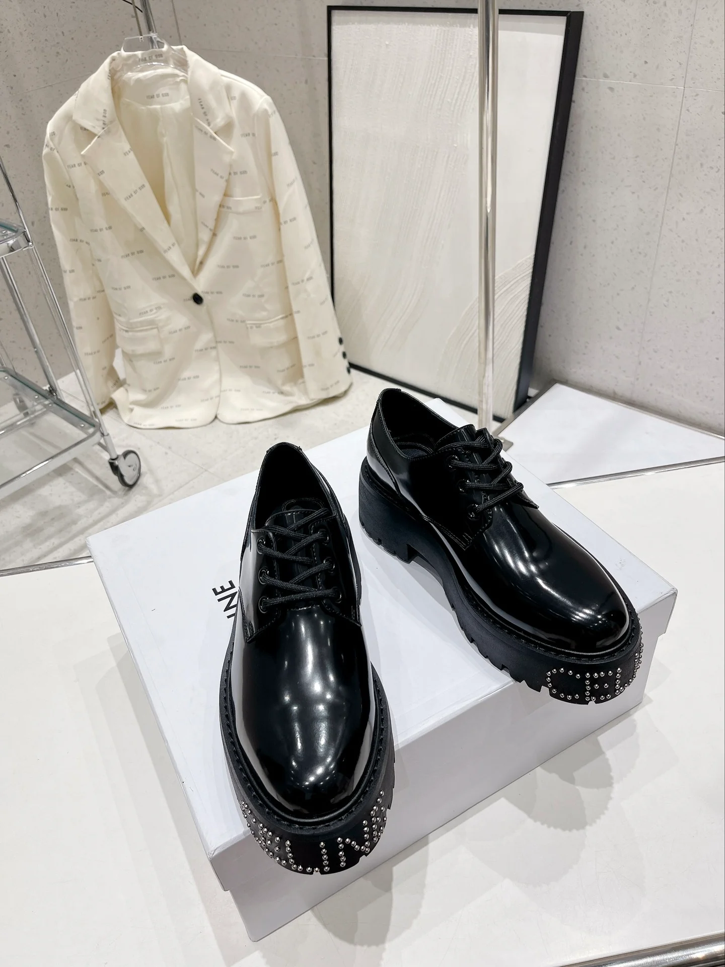 Новинка сезона весна/лето 2023 от Celine - Лоферы на платформе - Черные