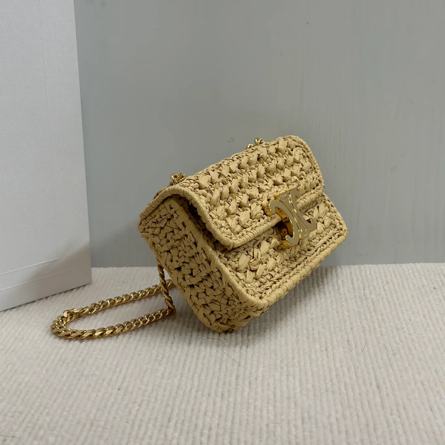 Сумка Celine Triomphe с плетеной цепочкой