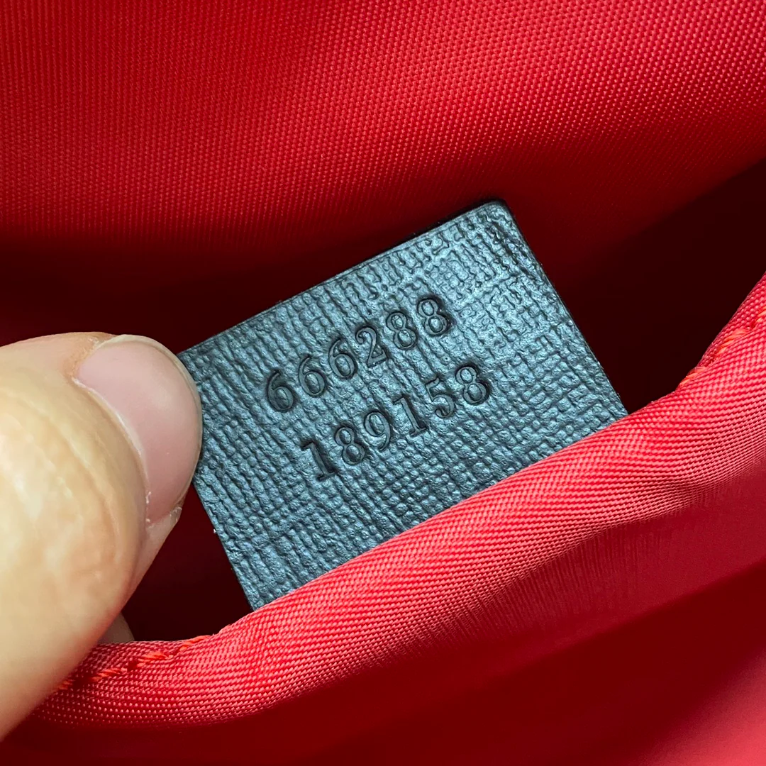 Детская сумка-тоут Gucci с рисунком божьей коровки.