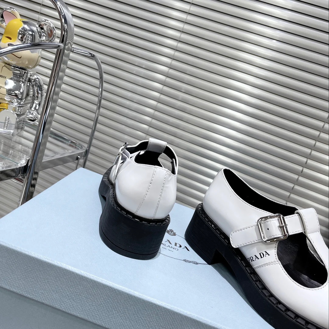 Коллекция Prada ?Рейми Джейн? весна 2022 — 1