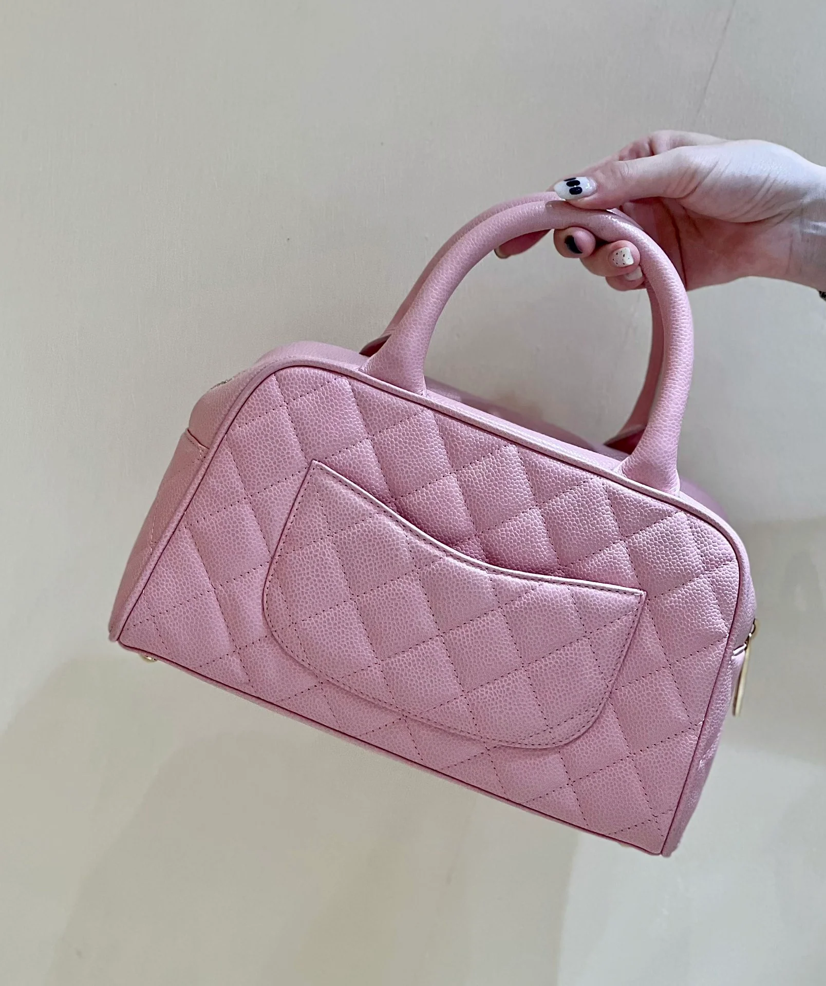 Винтажная сумка-боулинг Chanel из икры, розовая.