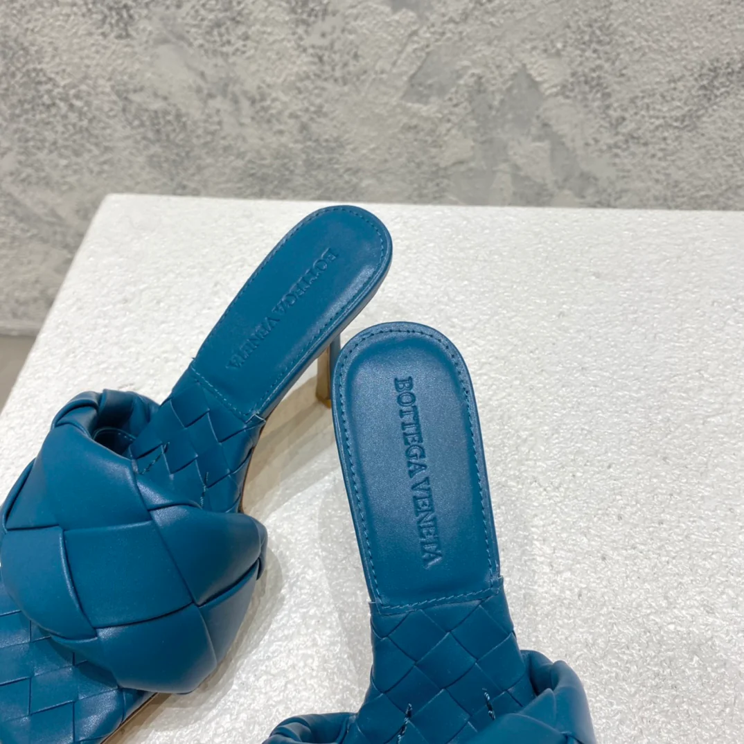 Новинка сезона весна/лето 2021 от BV - Плоские плетеные сандалии на шпильке - Синие