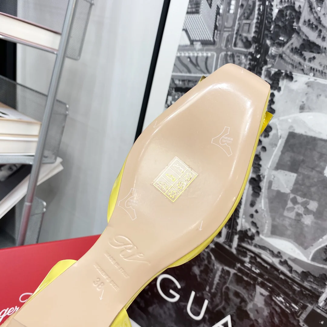 RV-плоское дно, полая квадратная верхняя часть, желтый