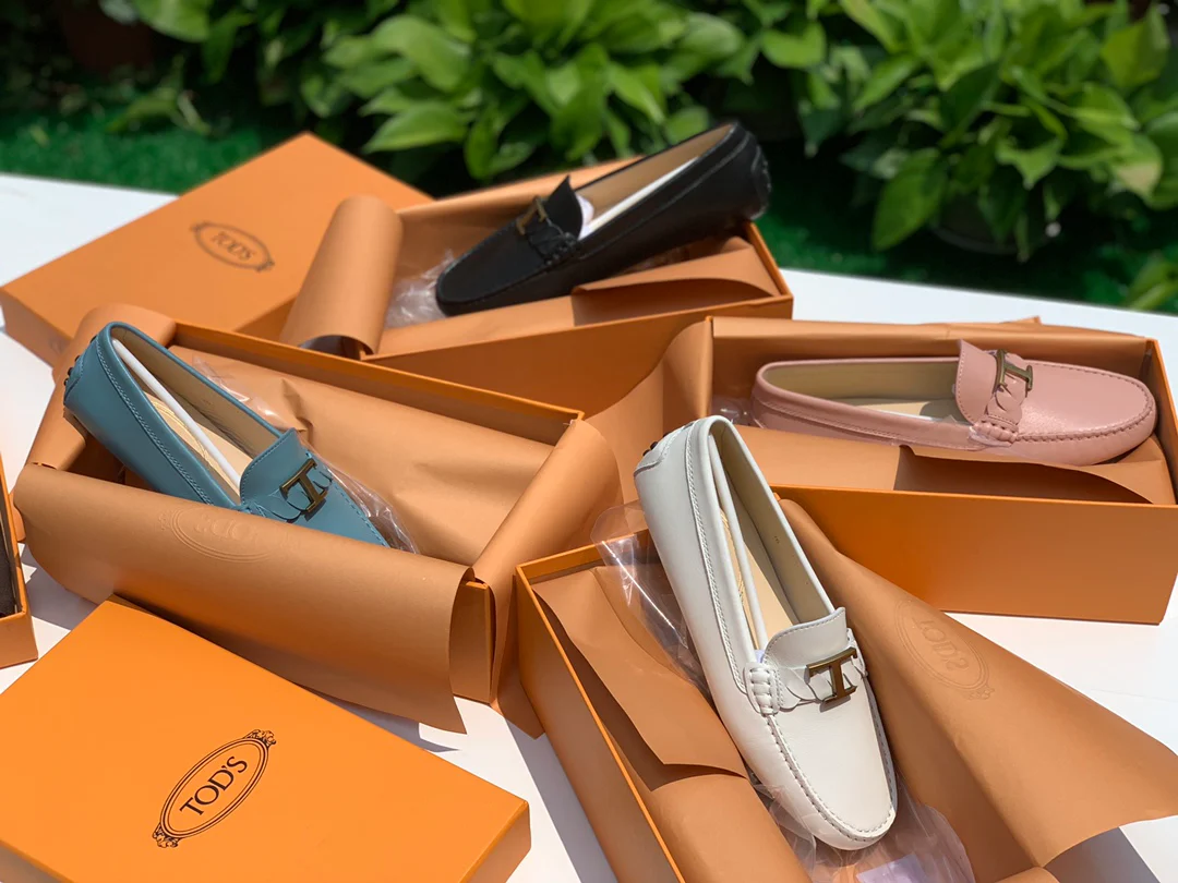 Tod's - Футболки с перекрученным низом - Лоферы - Обувь без шнурков