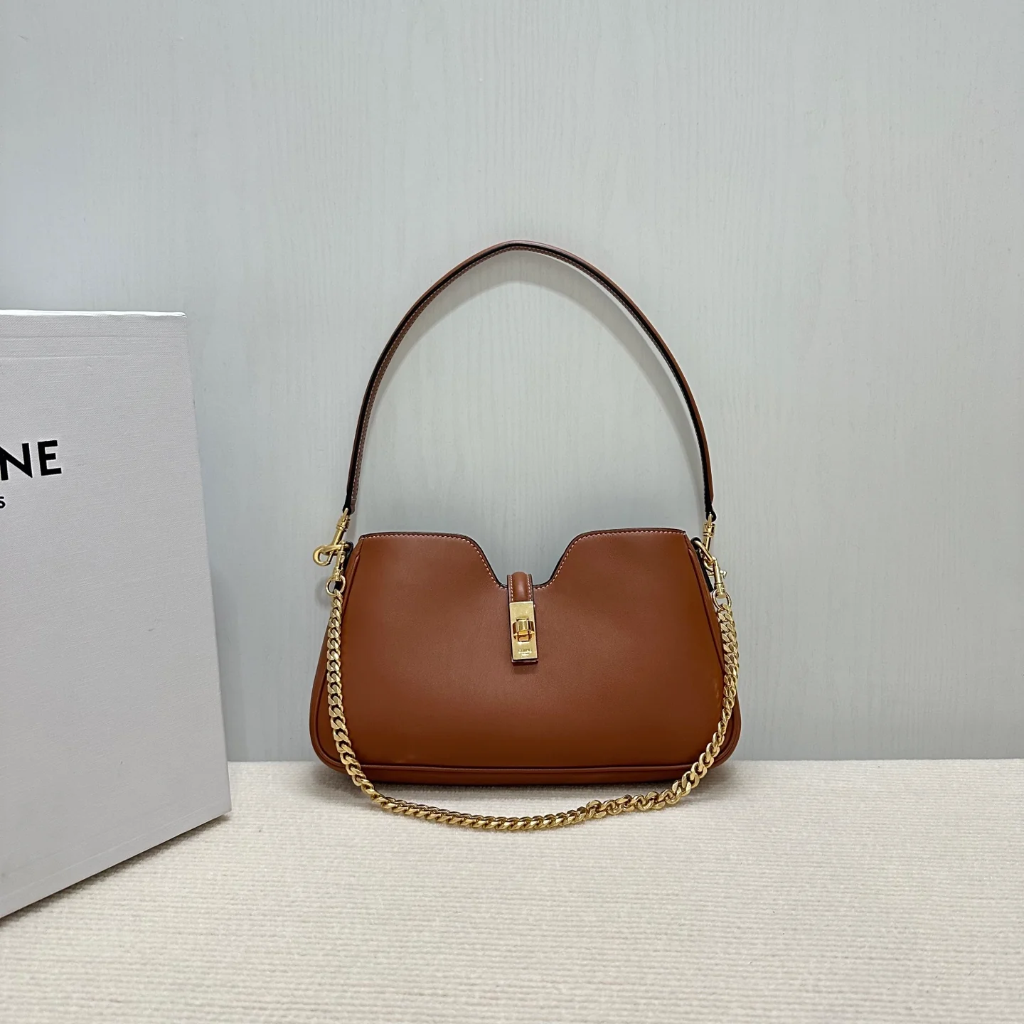 Кожаная сумка через плечо Celine Camille - коричневая