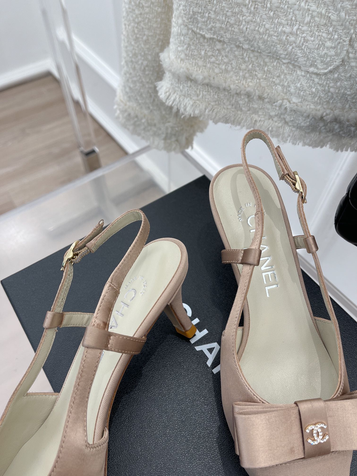 Новинка сезона весна/лето 2023 от Chanel - винтажные босоножки на высоком каблуке с бантом - 5 см - розовые