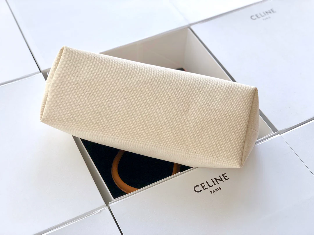 Сумка Celine Cabas из канваса с горизонтальным принтом и телячьей кожи.