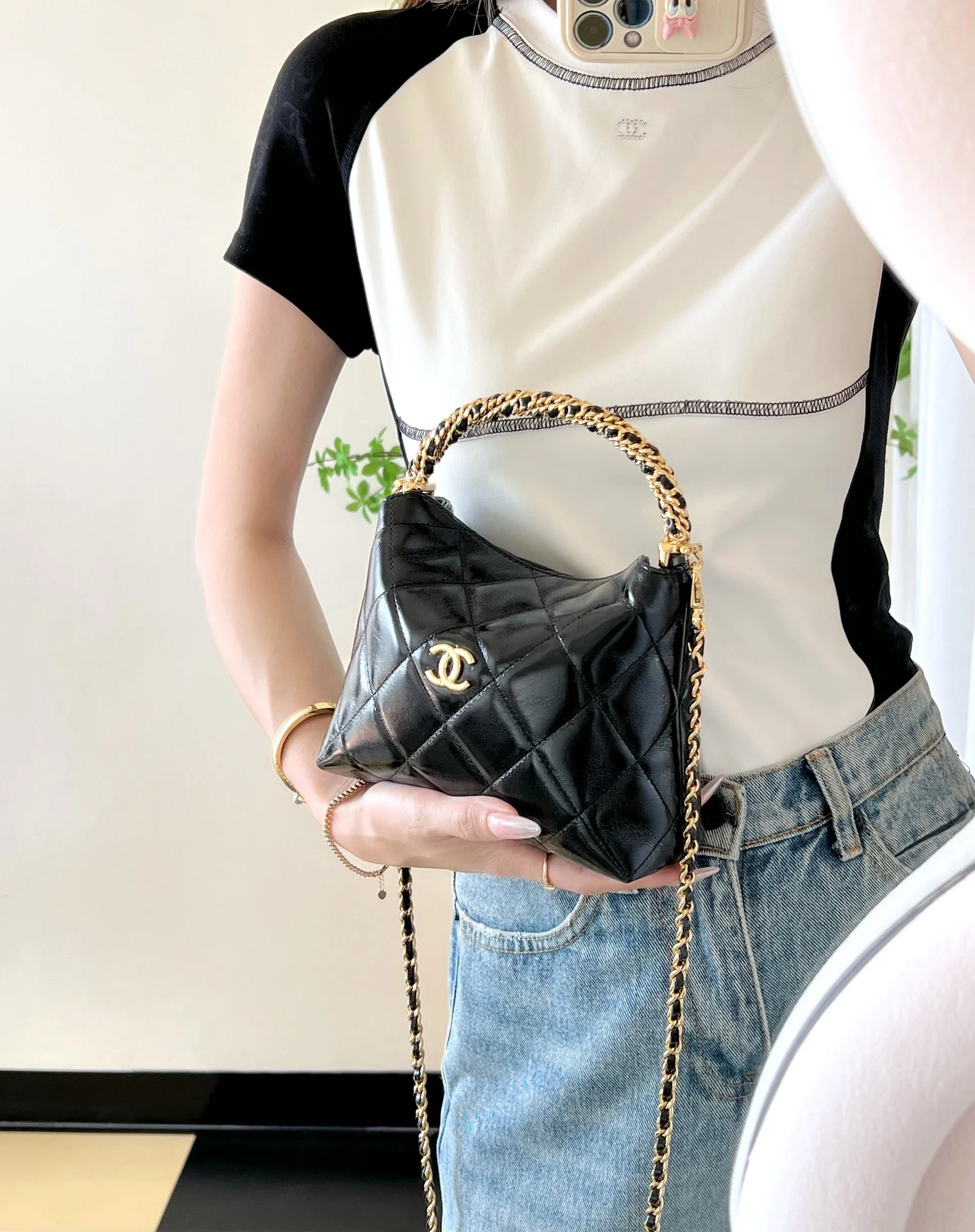 Сумка-хобо Chanel с витой ручкой - черная