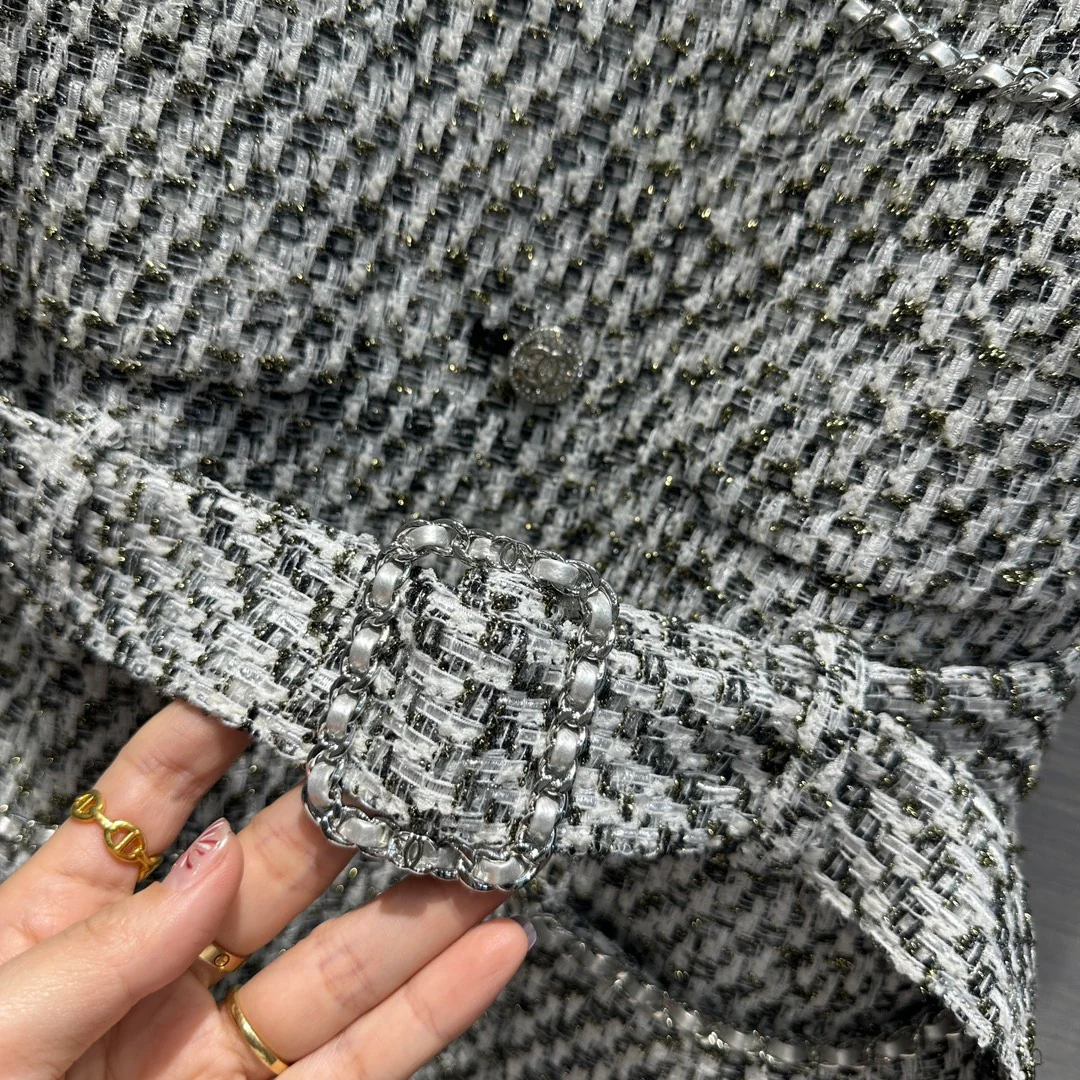 Chanel 2403 - Жакет/Жилет/Длинное платье с элементами из плетеной ленты и металлических цепочек.