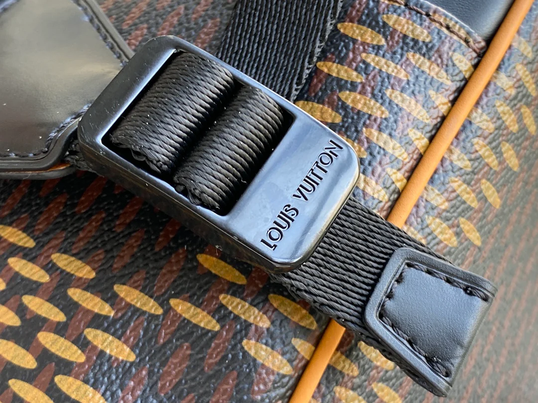 lv-n40358-christopher-small backpack