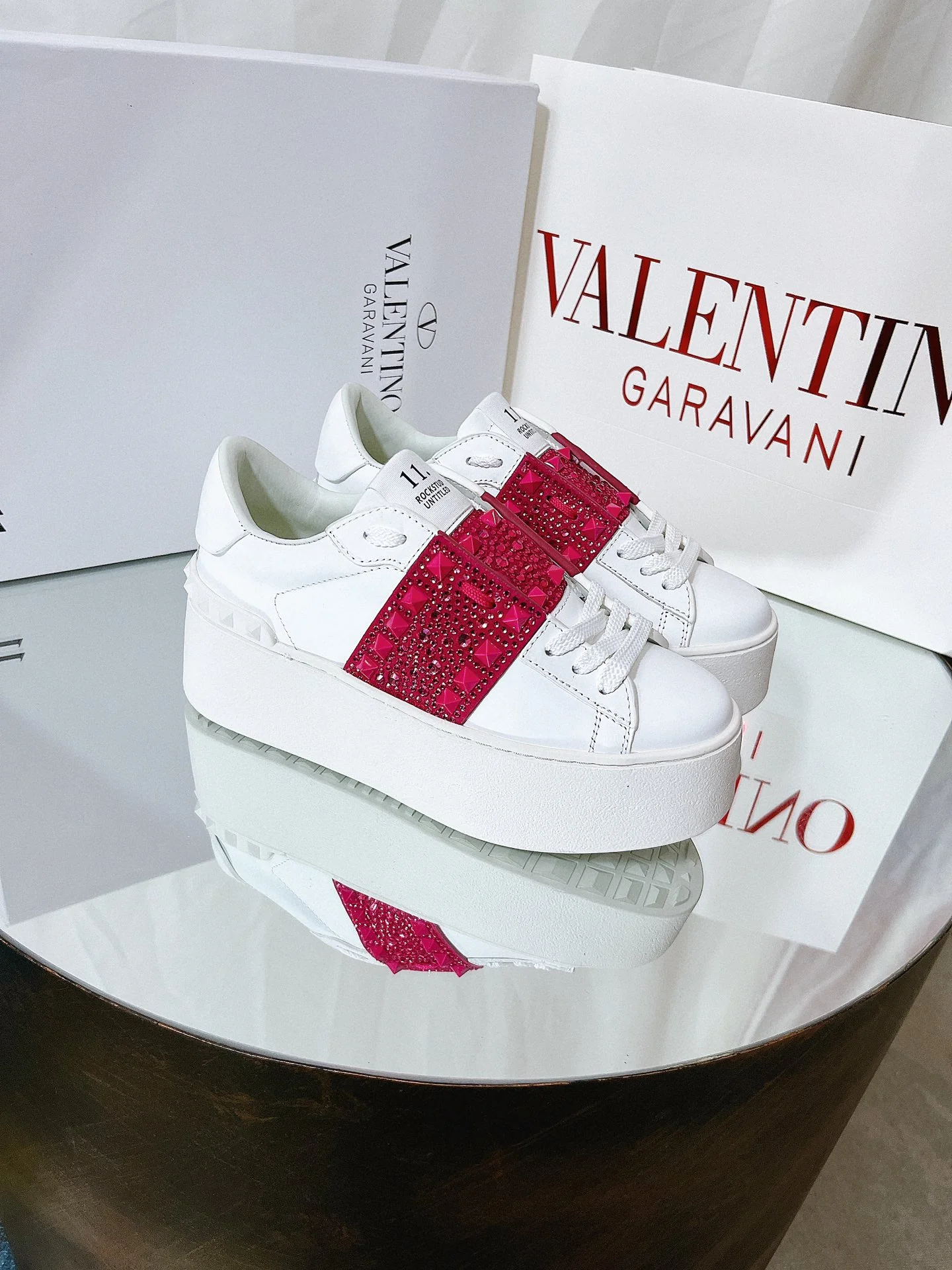 Белые повседневные кроссовки на платформе Valentino - красные