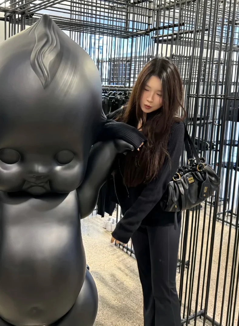 Сумка Miu Miu Joie из кожи наппа — маленькая — черная — Носите и делитесь