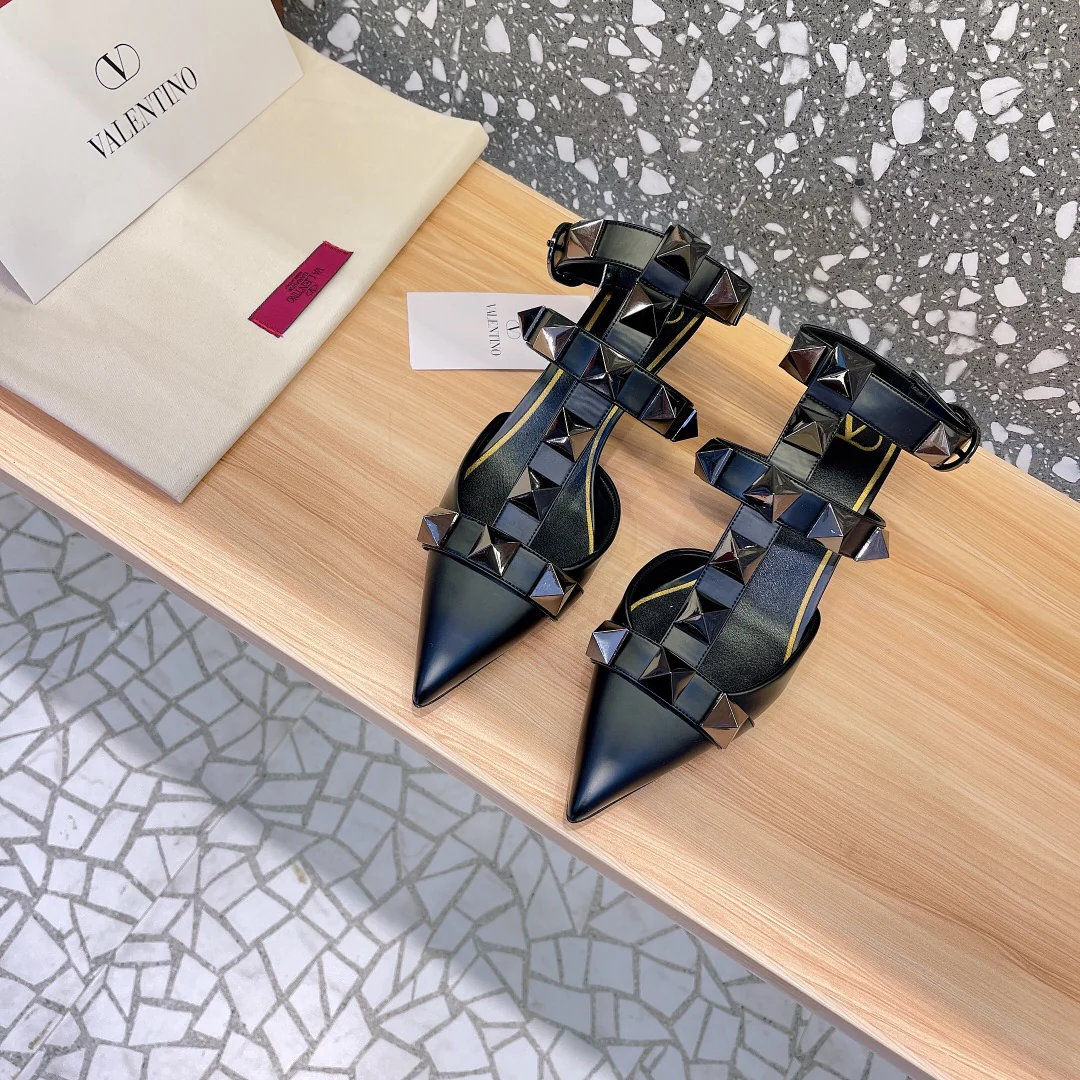 Valentino - Черные сандалии на шпильке