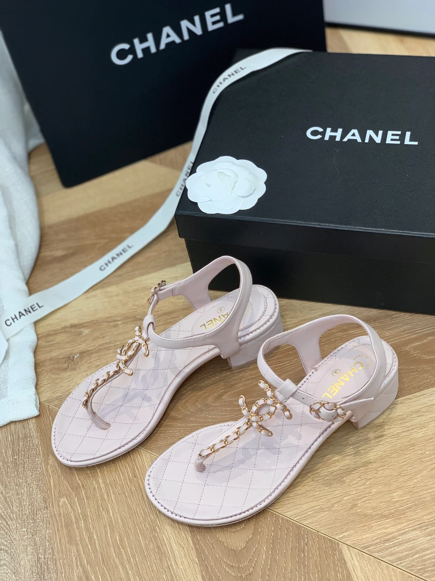 Chanel - Розовые сандалии