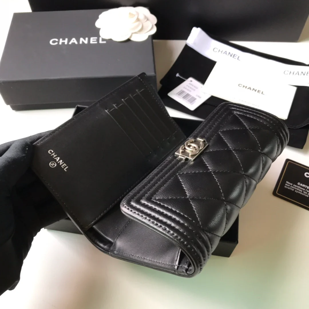 Chanel Le Boy - Черная овечья кожа с серебряной пряжкой